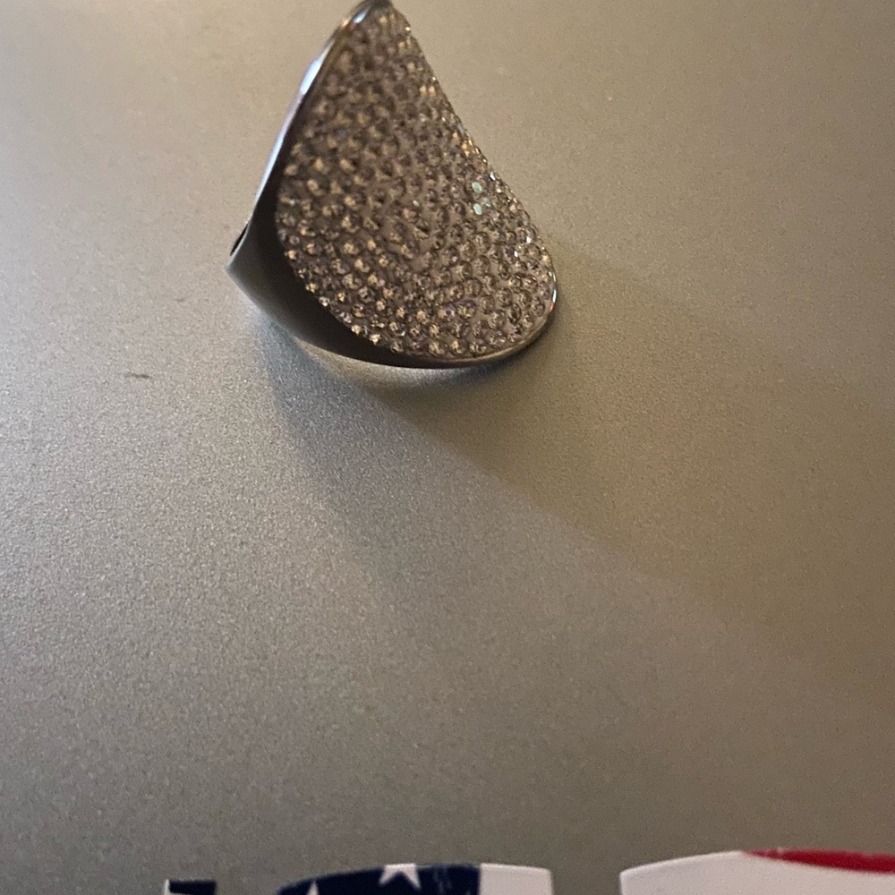 Curved Pave’ Ring
